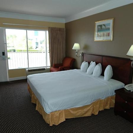 Ambassadors Inn & Suites Virginia Beach Ngoại thất bức ảnh