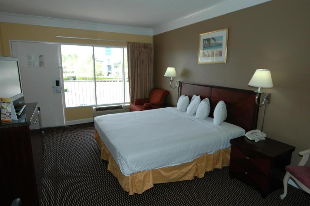 Ambassadors Inn & Suites Virginia Beach Ngoại thất bức ảnh