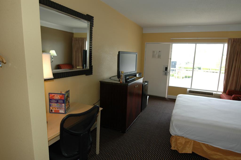 Ambassadors Inn & Suites Virginia Beach Ngoại thất bức ảnh